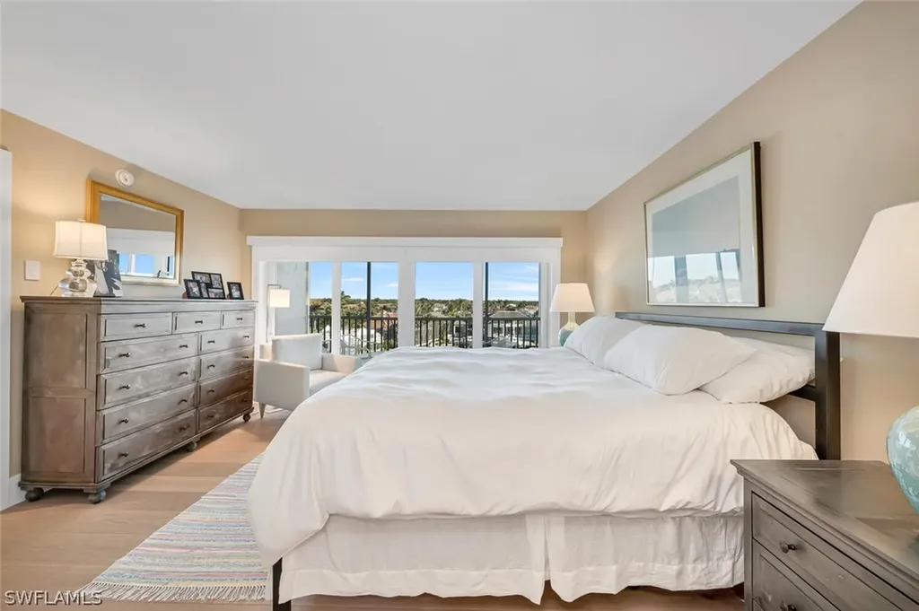 300 Park Shore Drive Naples FL 34103