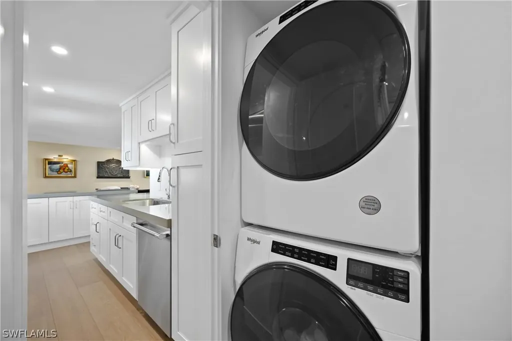 300 Park Shore Drive Naples FL 34103