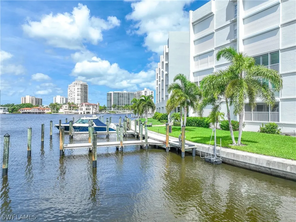 300 Park Shore Drive Naples FL 34103