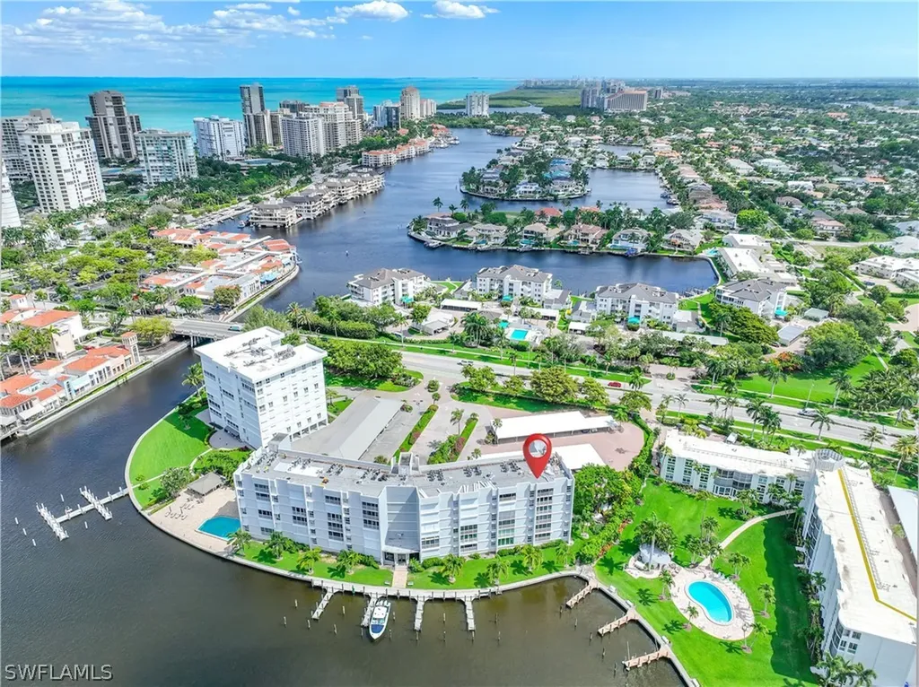 300 Park Shore Drive Naples FL 34103