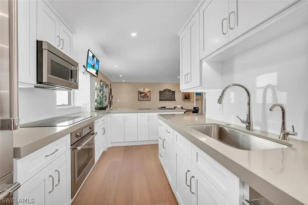 300 Park Shore Drive Naples FL 34103