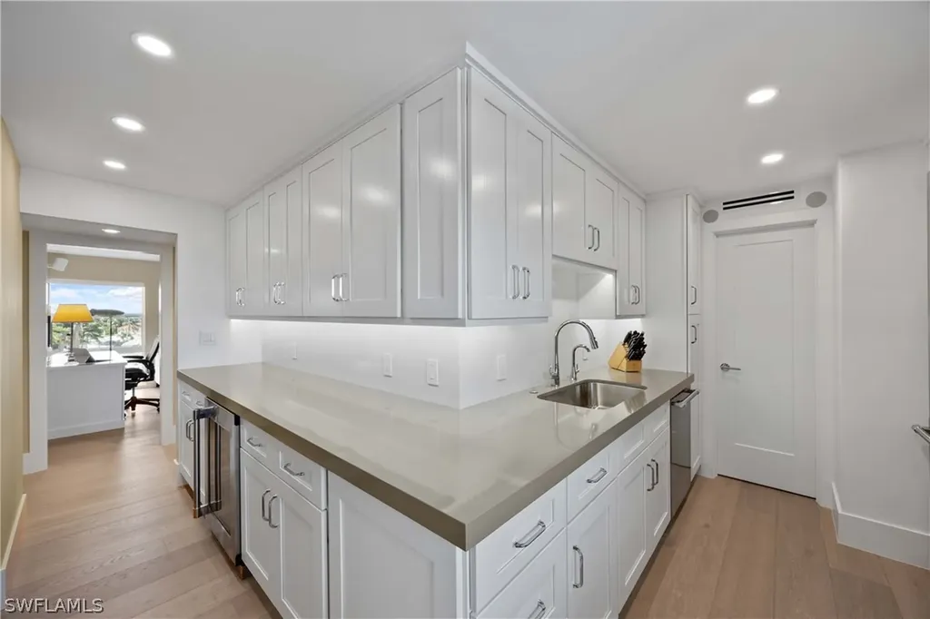 300 Park Shore Drive Naples FL 34103