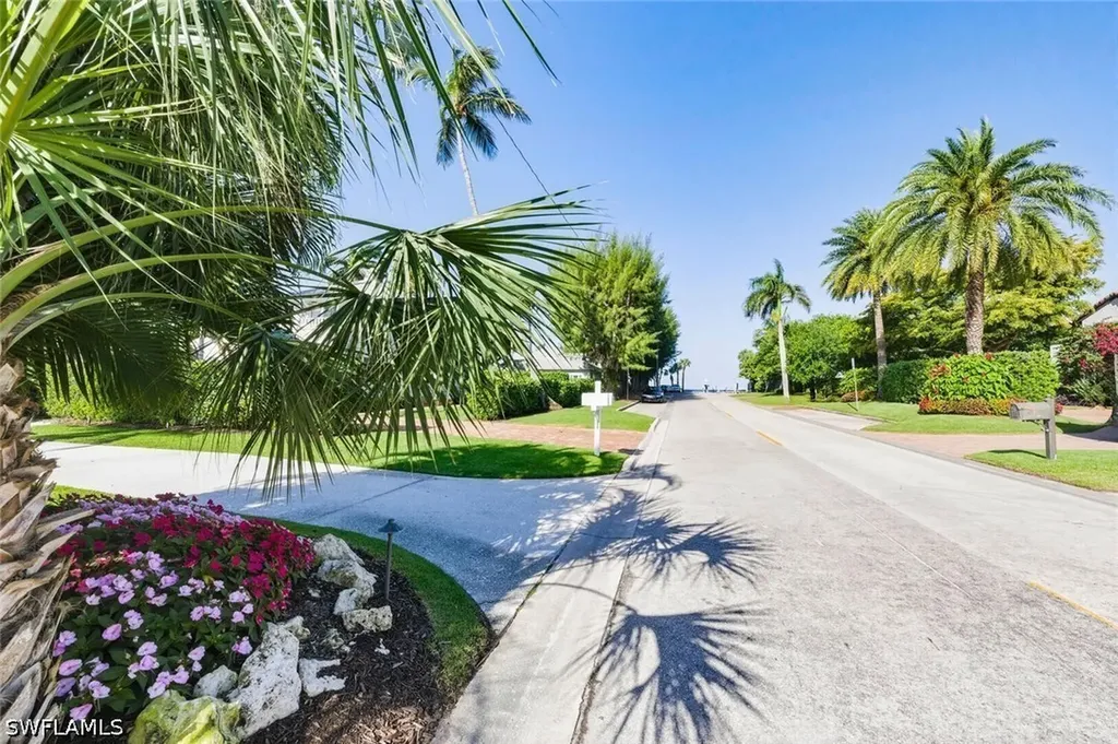 92 10th Avenue S Naples FL 34102