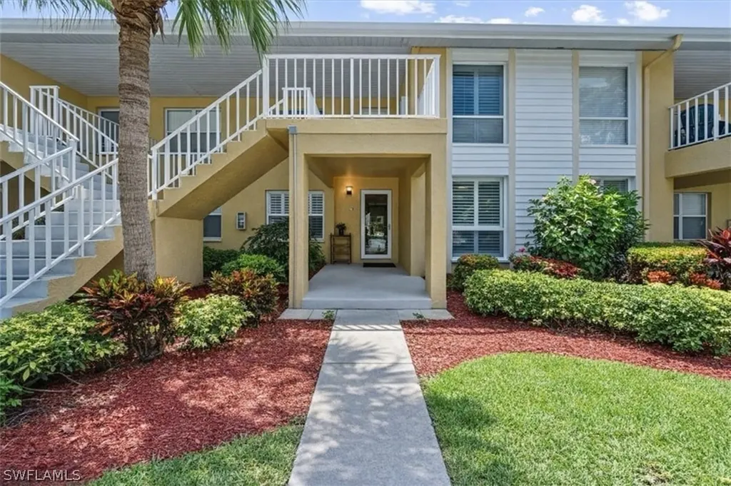 Naples FL, 1250 Yesica Ann Circle, Unit E102