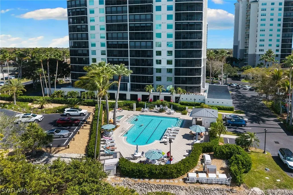 430 Cove Tower Drive Naples FL 34110