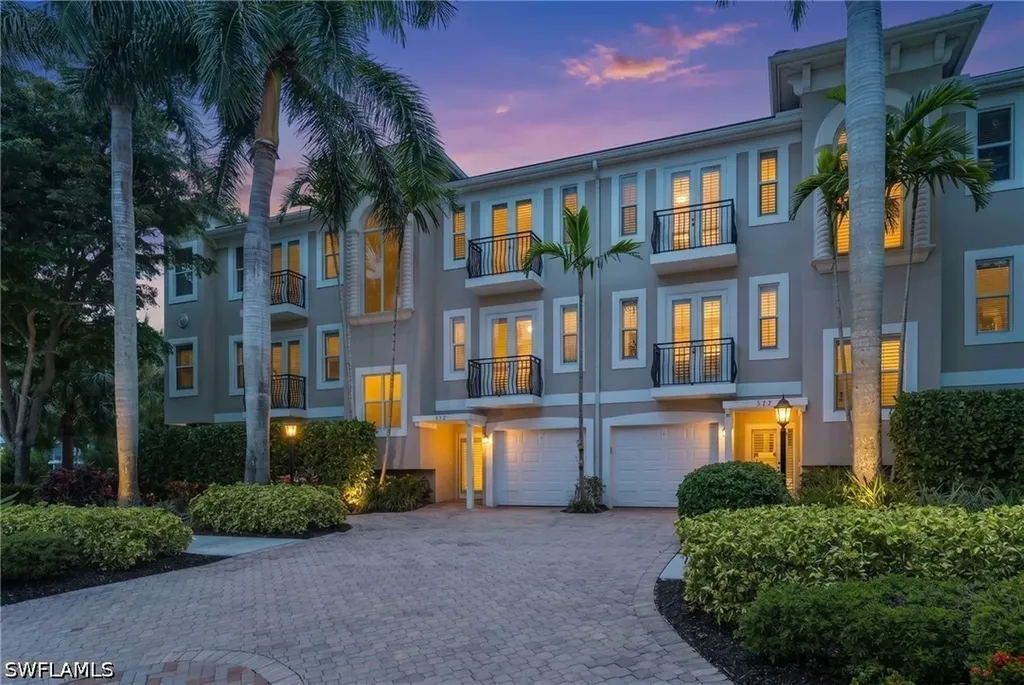 572 11th Avenue S Naples FL 34102
