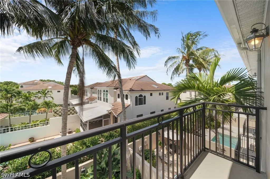 572 11th Avenue S Naples FL 34102