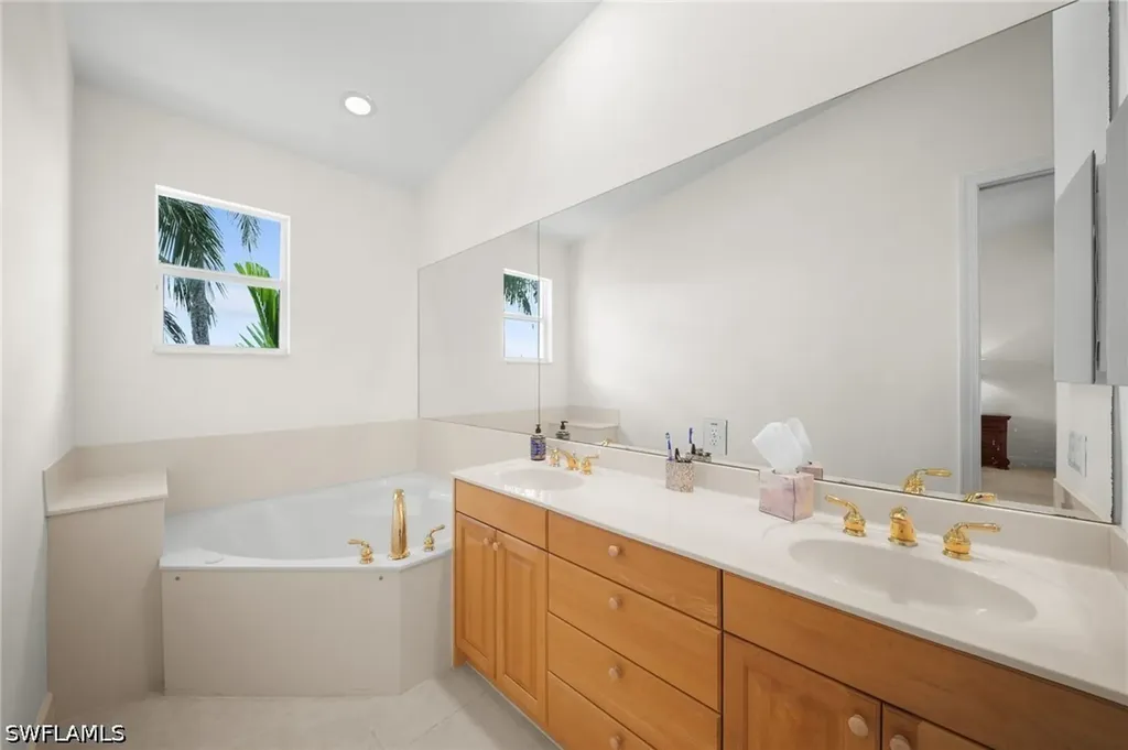 572 11th Avenue S Naples FL 34102