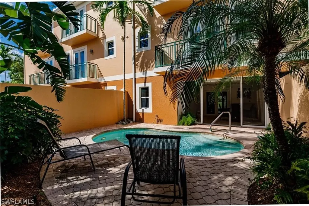 572 11th Avenue S Naples FL 34102