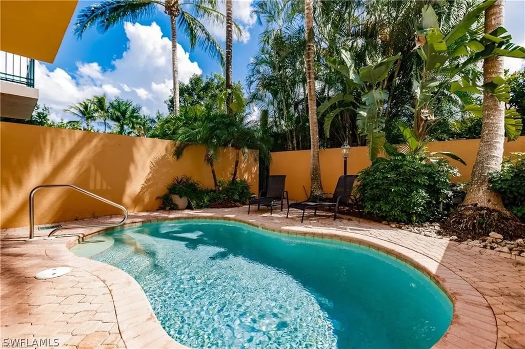 572 11th Avenue S Naples FL 34102