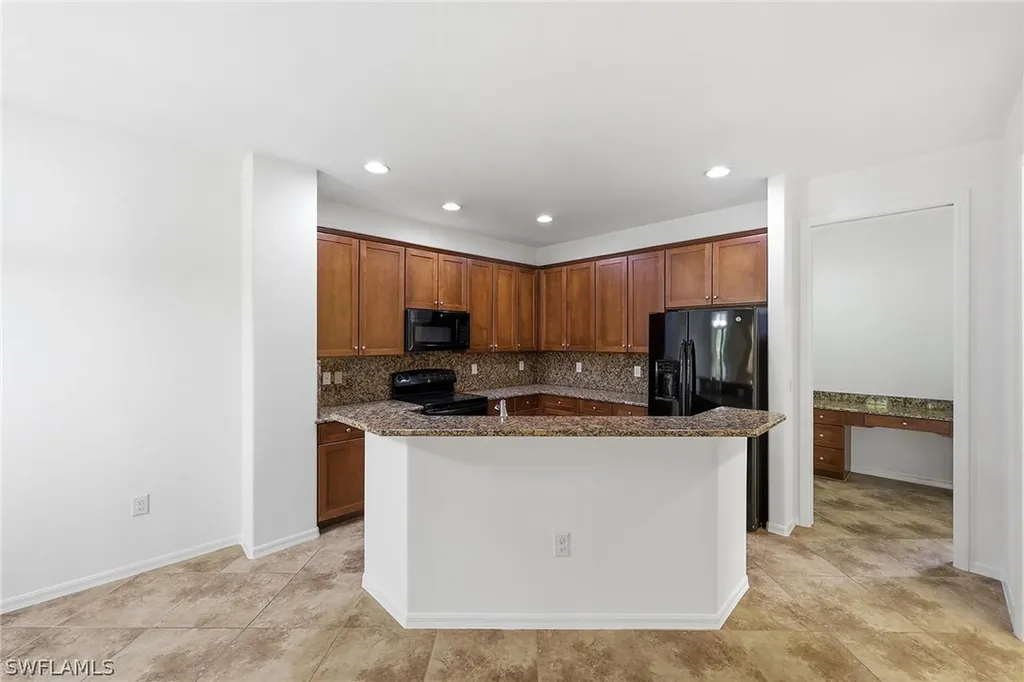 9037 Alturas Street Naples FL 34113