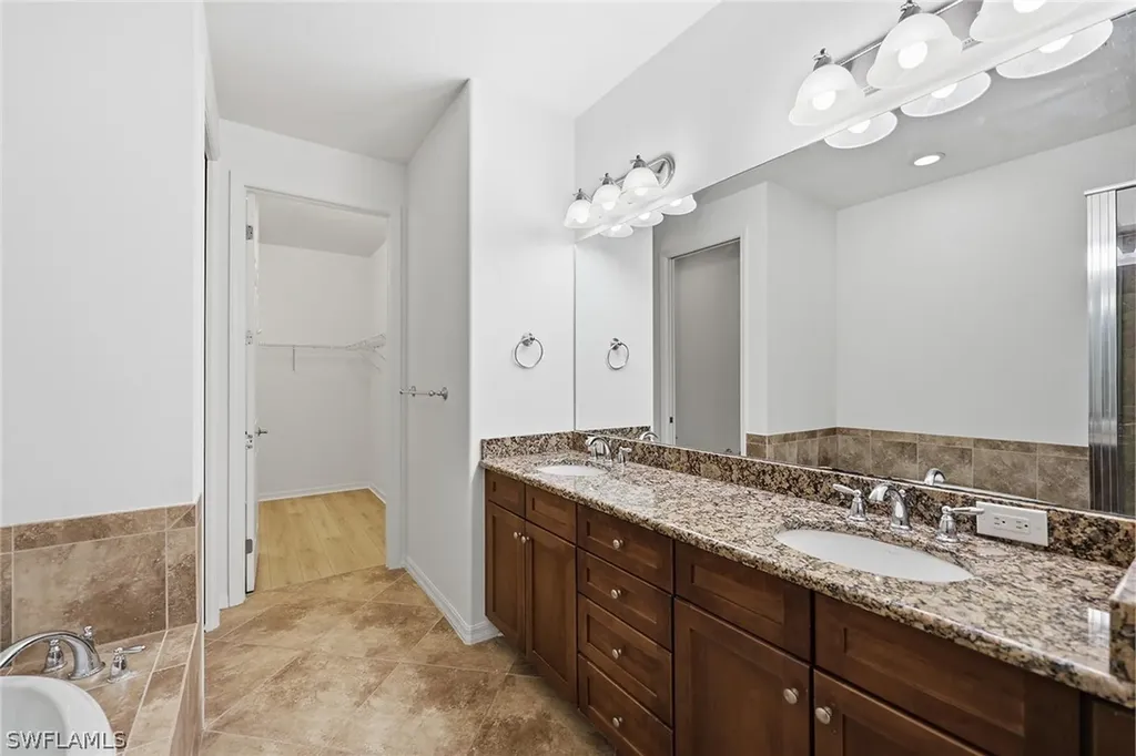 9037 Alturas Street Naples FL 34113