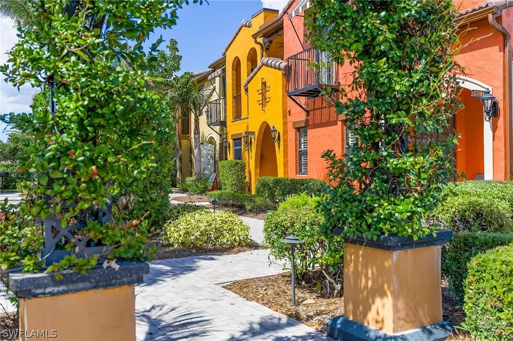 9037 Alturas Street Naples FL 34113