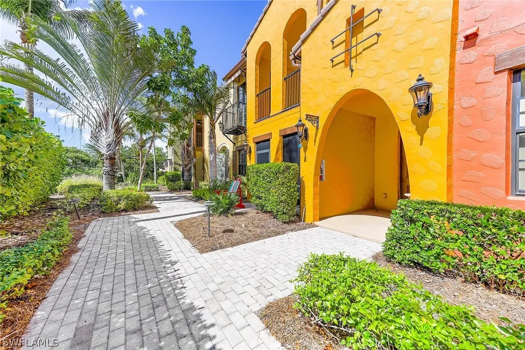 9037 Alturas Street Naples FL 34113