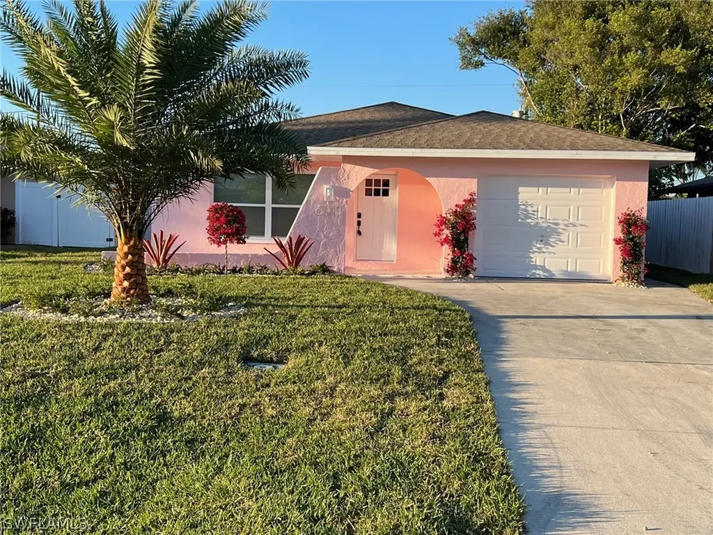 673 107th Avenue N Naples FL 34108