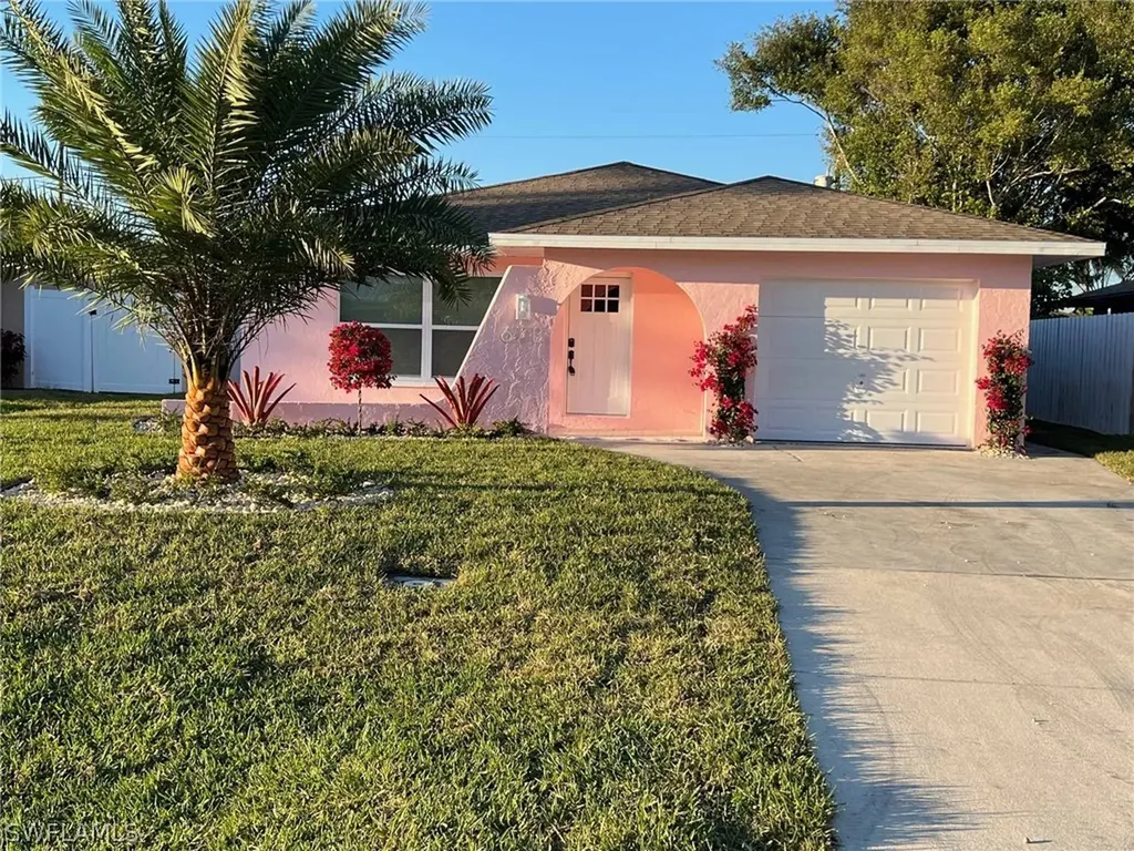 673 107th Avenue N Naples FL 34108