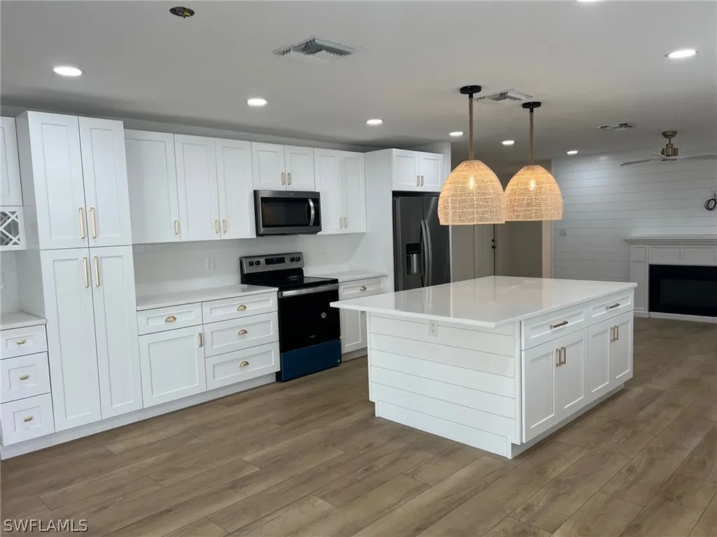 673 107th Avenue N Naples FL 34108