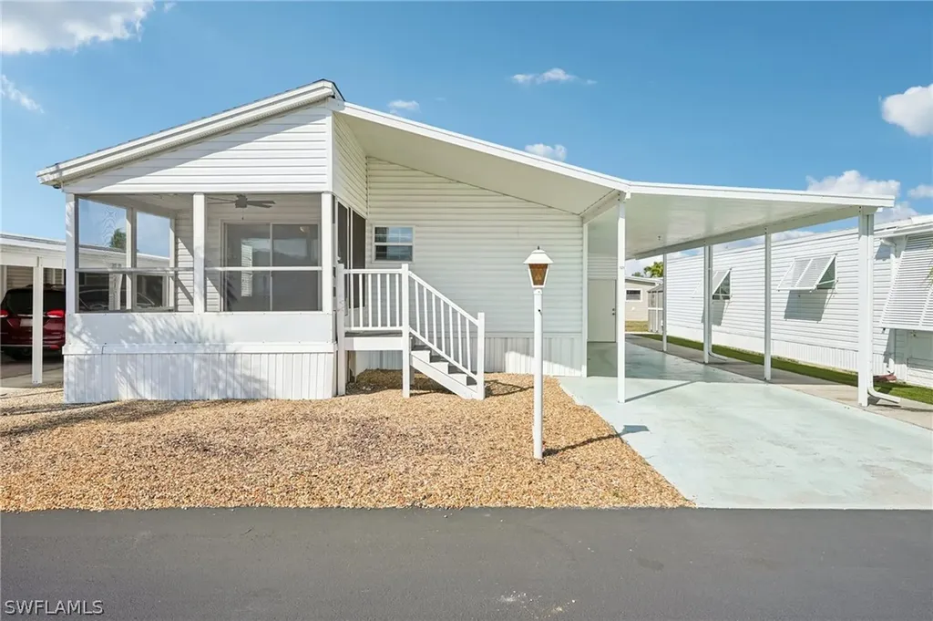 121 Kim Drive Naples FL 34104