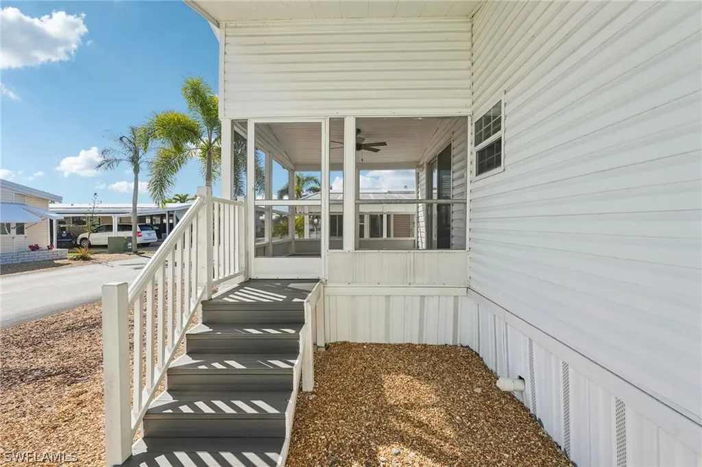 121 Kim Drive Naples FL 34104