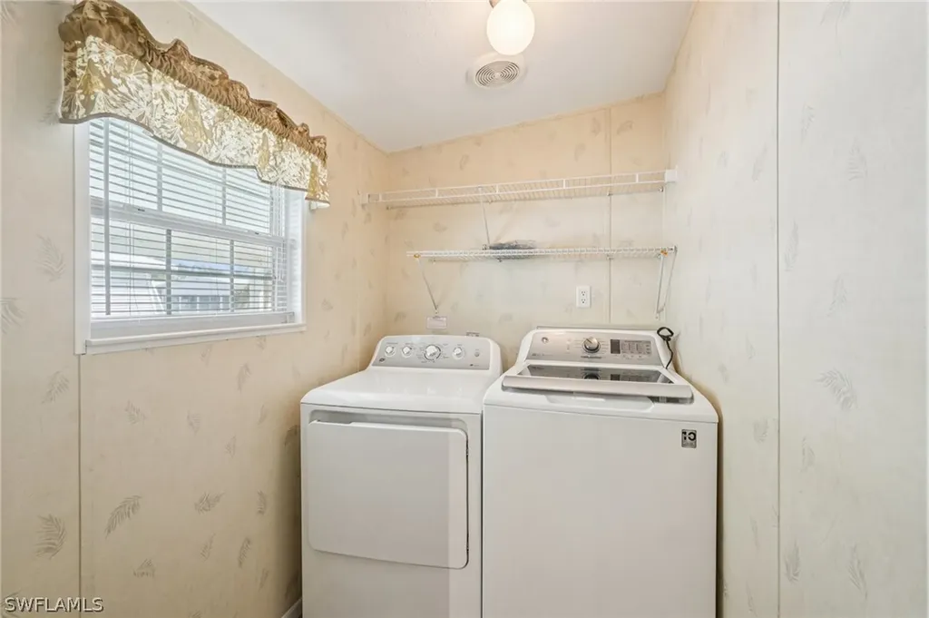 121 Kim Drive Naples FL 34104