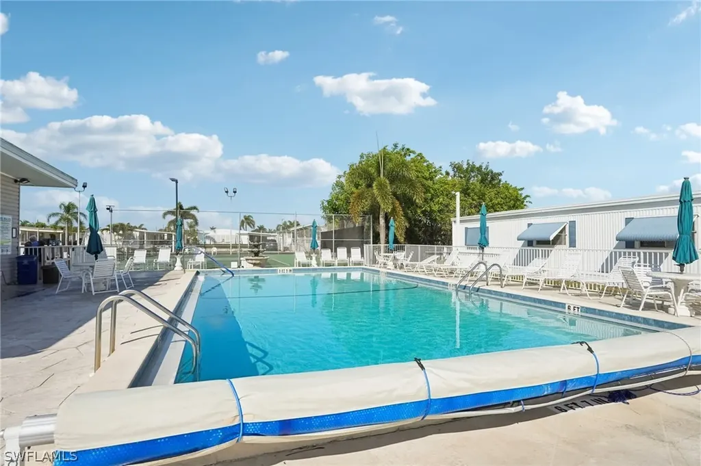 121 Kim Drive Naples FL 34104