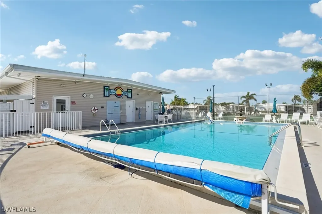 121 Kim Drive Naples FL 34104