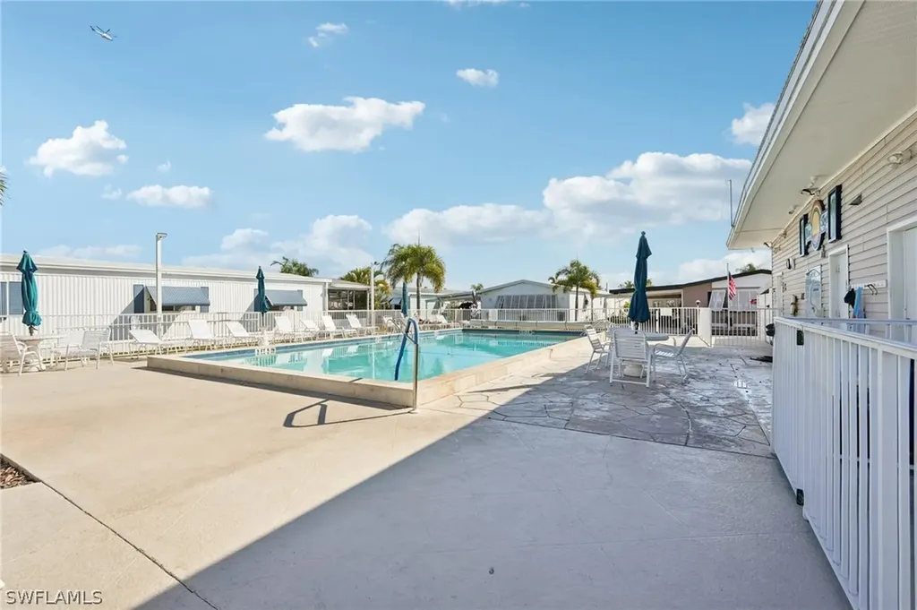 121 Kim Drive Naples FL 34104