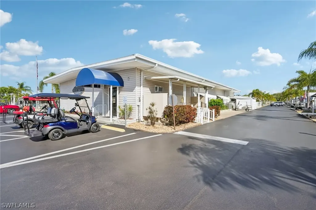 121 Kim Drive Naples FL 34104