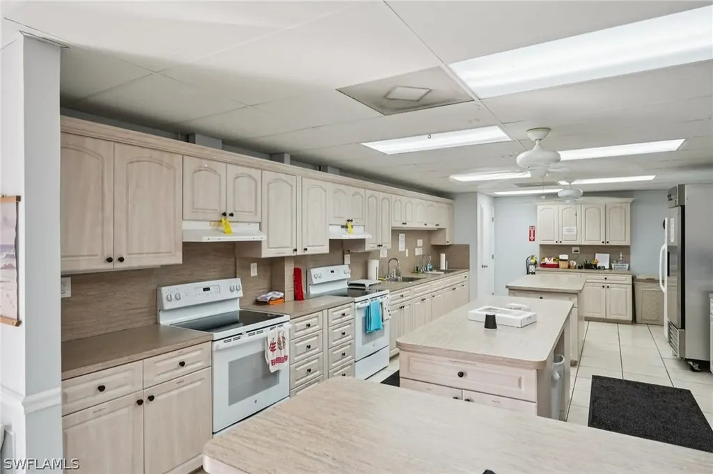 121 Kim Drive Naples FL 34104