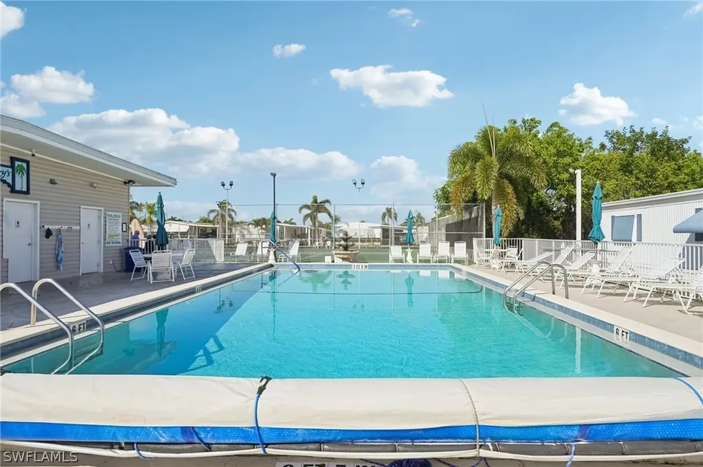 121 Kim Drive Naples FL 34104