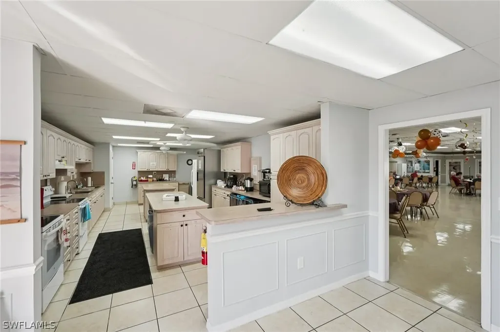 121 Kim Drive Naples FL 34104