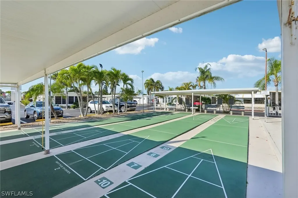 121 Kim Drive Naples FL 34104