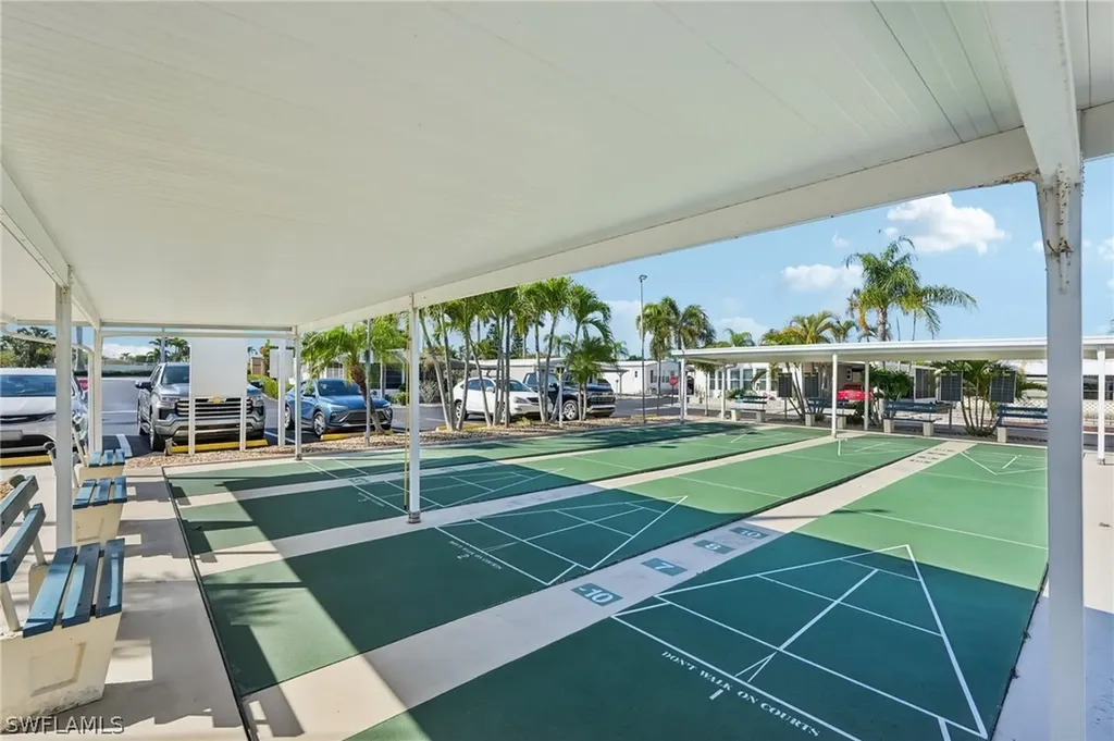 121 Kim Drive Naples FL 34104