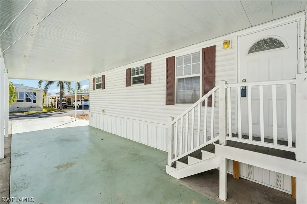 121 Kim Drive Naples FL 34104