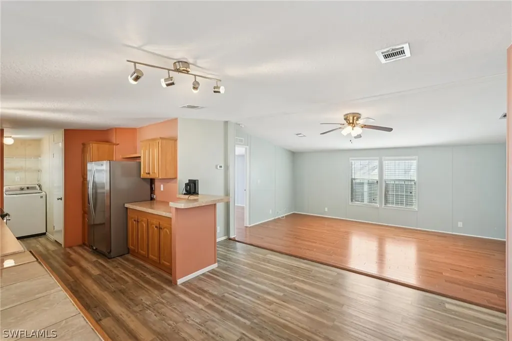 121 Kim Drive Naples FL 34104