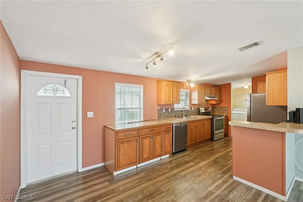 121 Kim Drive Naples FL 34104