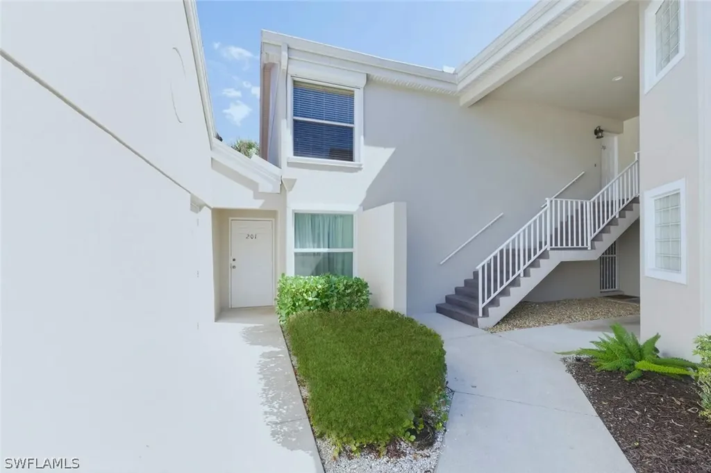 9844 Luna Circle Naples FL 34109