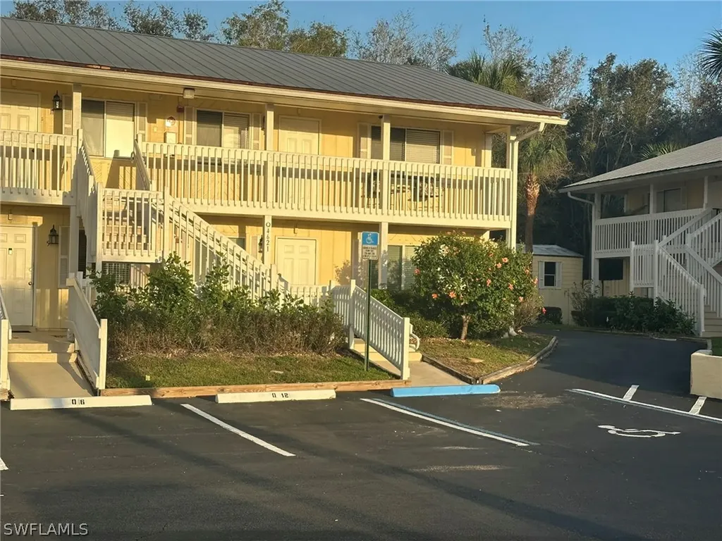 4621 Bayshore Drive Naples FL 34112