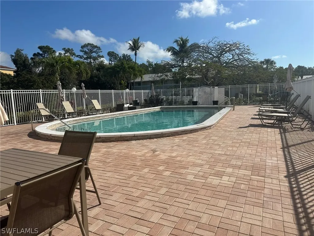 4621 Bayshore Drive Naples FL 34112