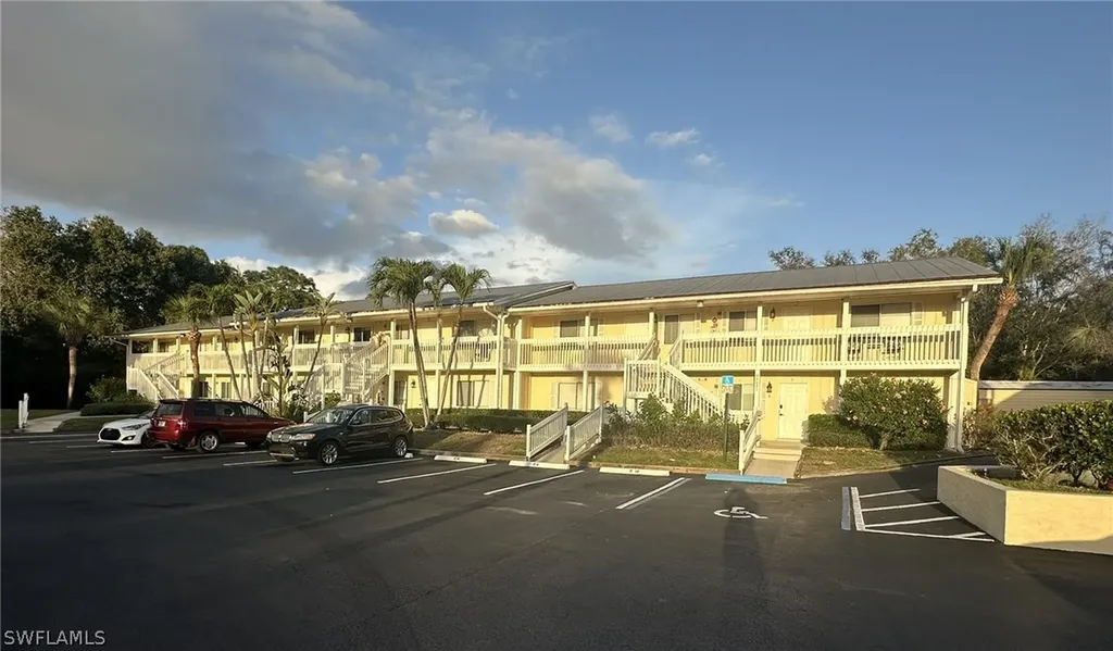 4621 Bayshore Drive Naples FL 34112