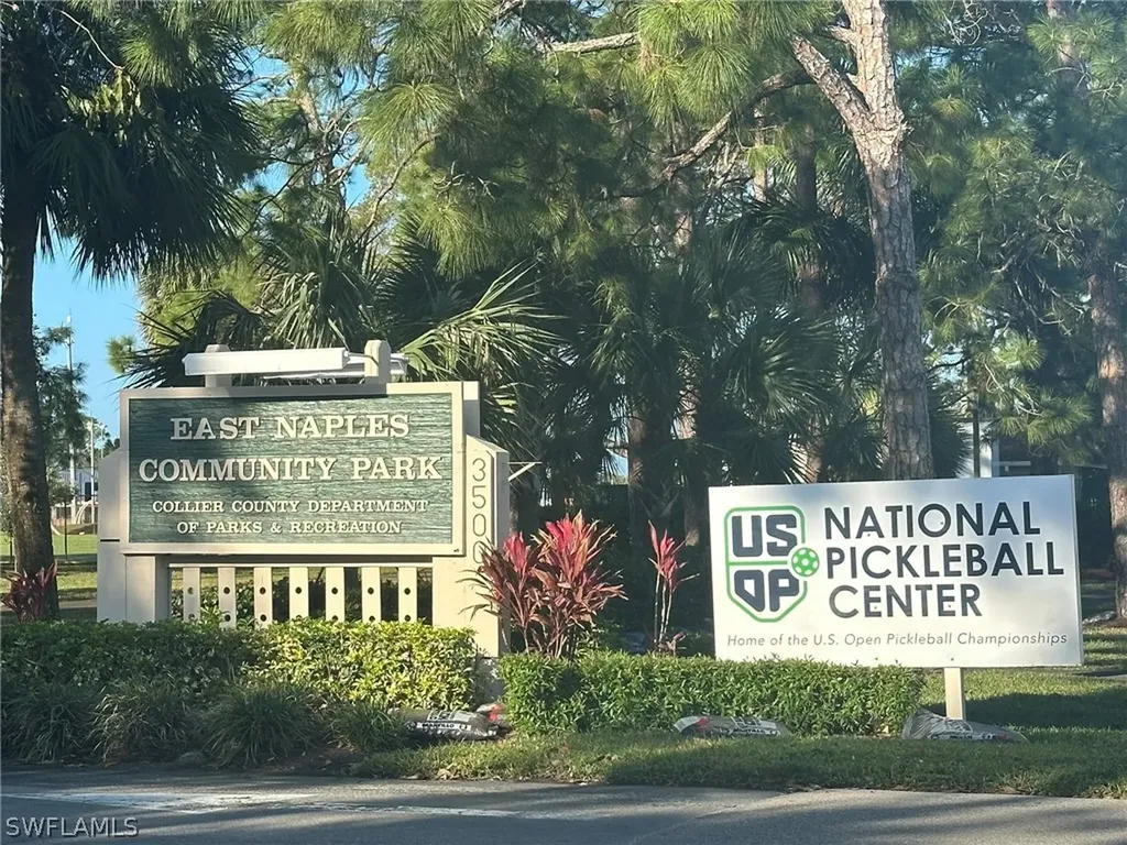 4621 Bayshore Drive Naples FL 34112