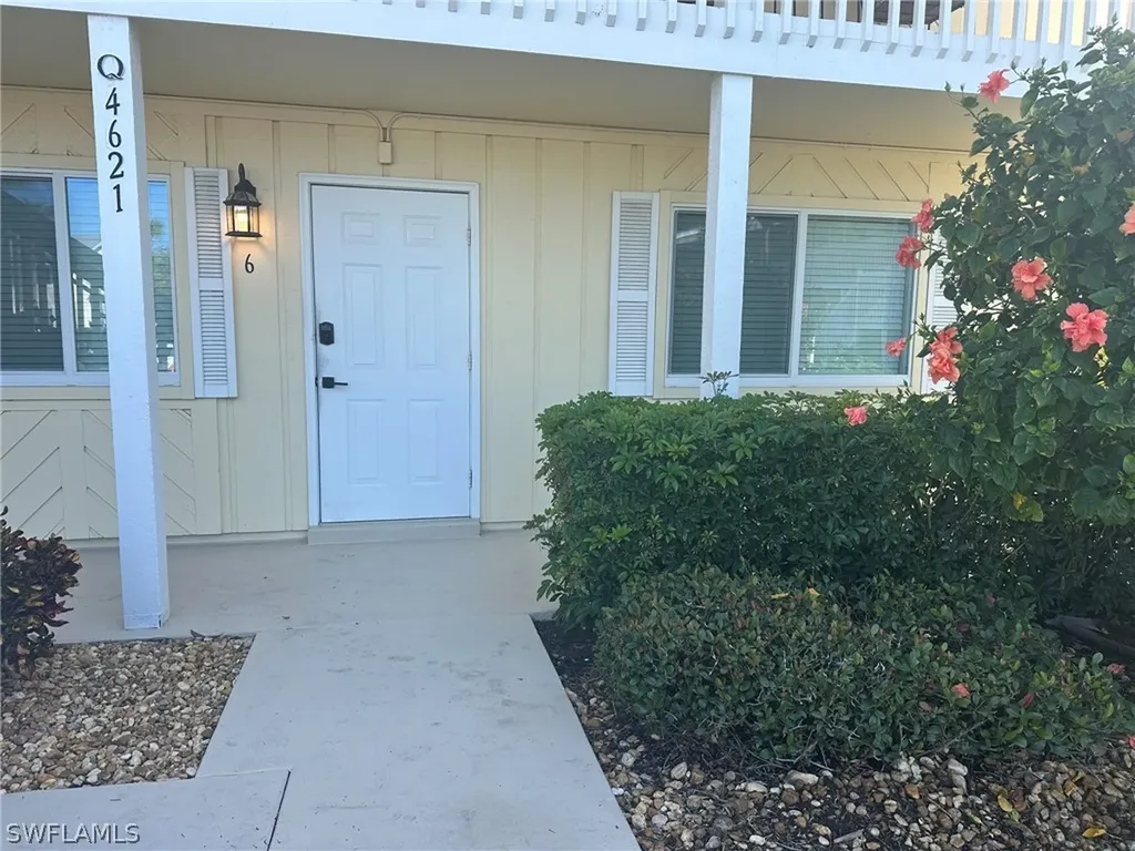 4621 Bayshore Drive Naples FL 34112
