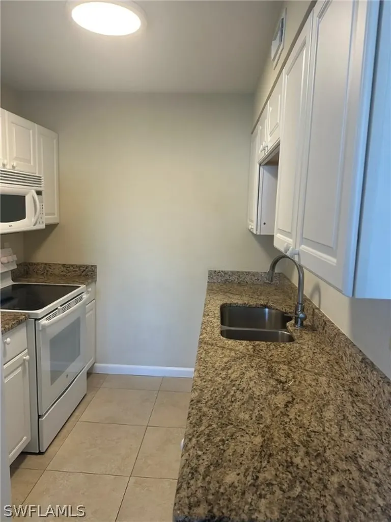4621 Bayshore Drive Naples FL 34112