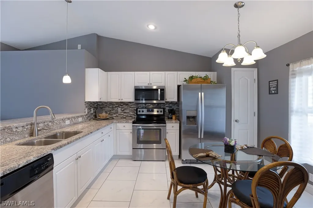 2212 NE 5th Avenue Cape Coral FL 33909