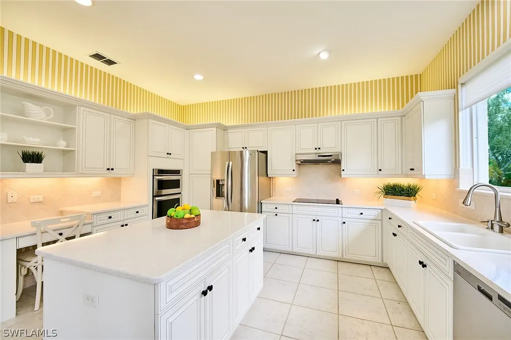 3211 Lancaster Drive Naples FL 34105