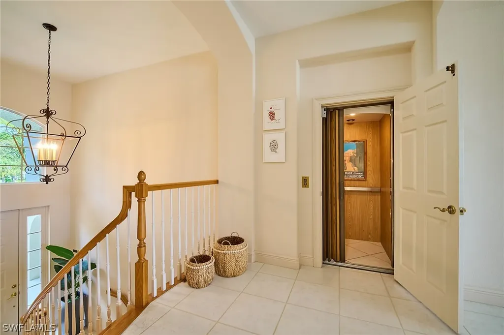 3211 Lancaster Drive Naples FL 34105