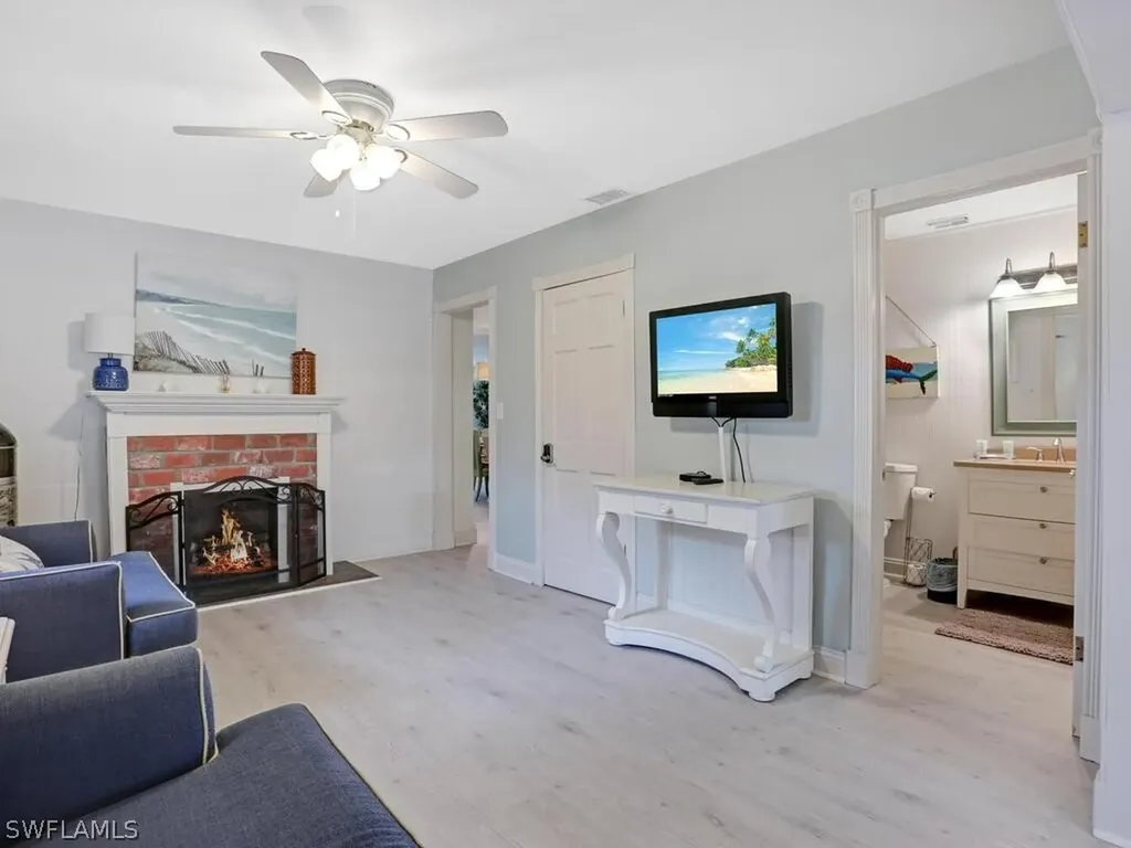 856 98th Avenue N Naples FL 34108