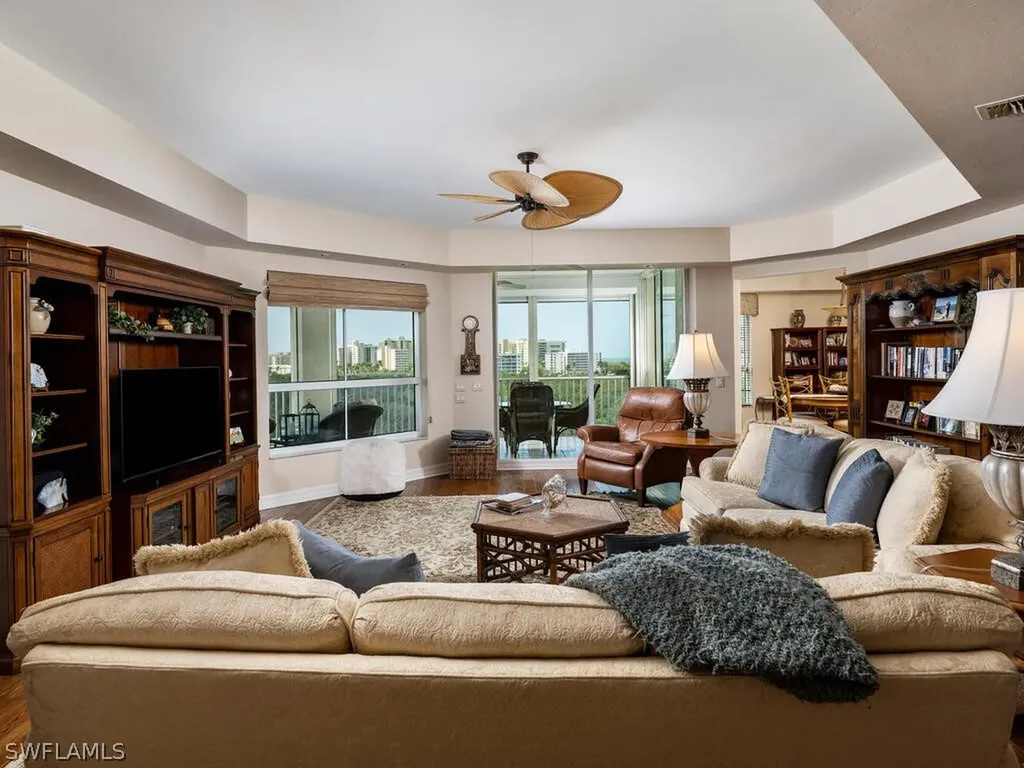 Naples FL, 295 Grande Way, Unit 401