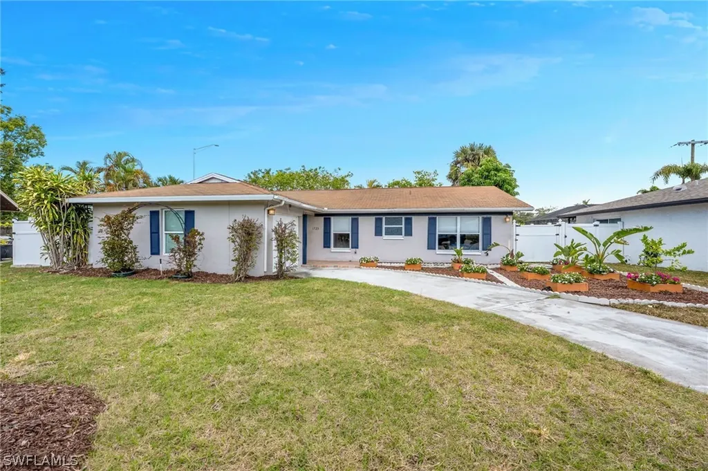 1723 Camelia Lane Naples FL 34105