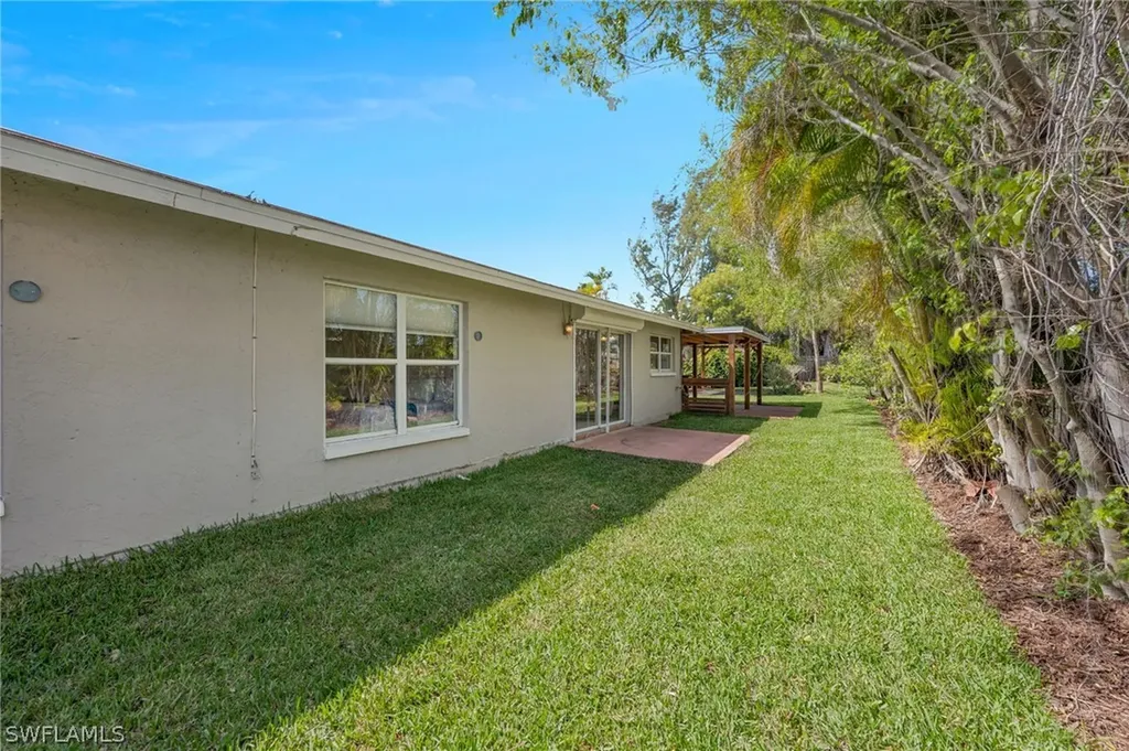 1723 Camelia Lane Naples FL 34105